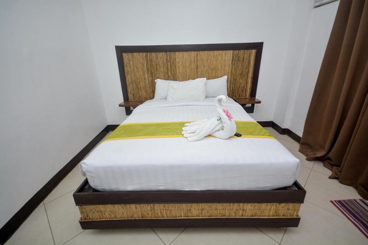 Bamboo Beach Resort & Restaurant Manoc-Manoc Kültér fotó