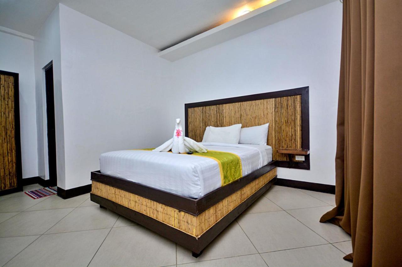 Bamboo Beach Resort & Restaurant Manoc-Manoc Kültér fotó