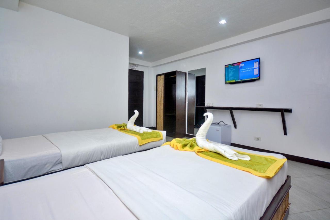 Bamboo Beach Resort & Restaurant Manoc-Manoc Kültér fotó