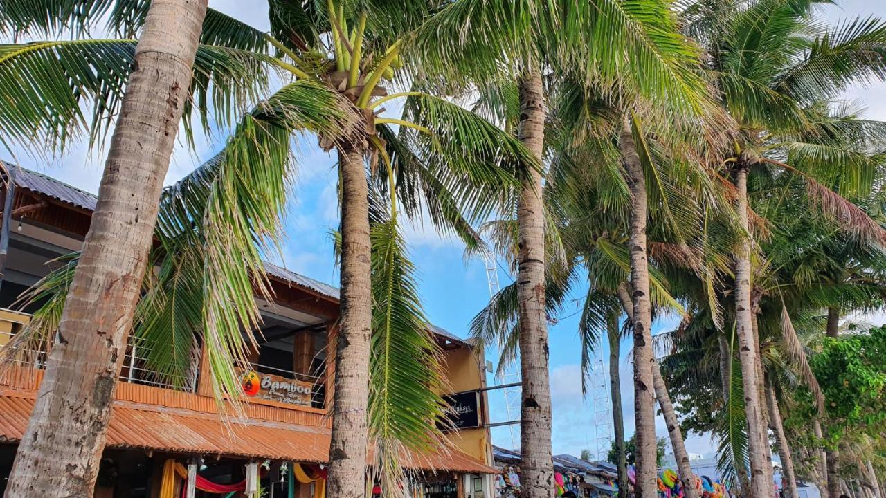 Bamboo Beach Resort & Restaurant Manoc-Manoc Kültér fotó
